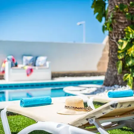 Playa De Fanabe Sleeps 8 With Pool And Air Con