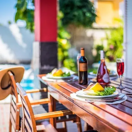 Βίλα Playa De Fanabe Sleeps 8 With Pool And Air Con