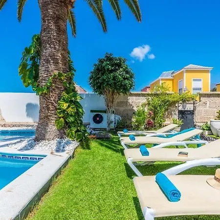 Playa De Fanabe Sleeps 8 With Pool And Air Con *