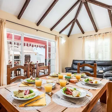 Villa Playa De Fanabe Sleeps 8 With Pool And Air Con *