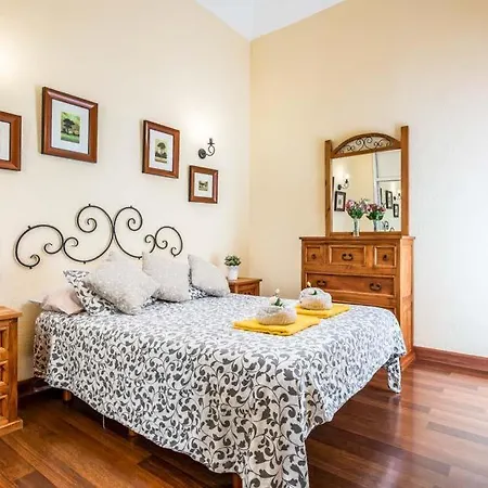 Villa Playa De Fanabe Sleeps 8 With Pool And Air Con