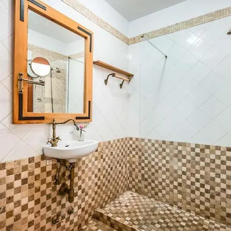 Playa De Fanabe Sleeps 8 With Pool And Air Con *