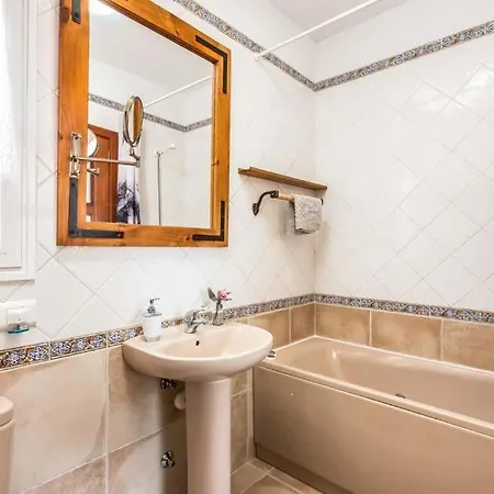 Vila Playa De Fanabe Sleeps 8 With Pool And Air Con Costa Adeje (Tenerife)